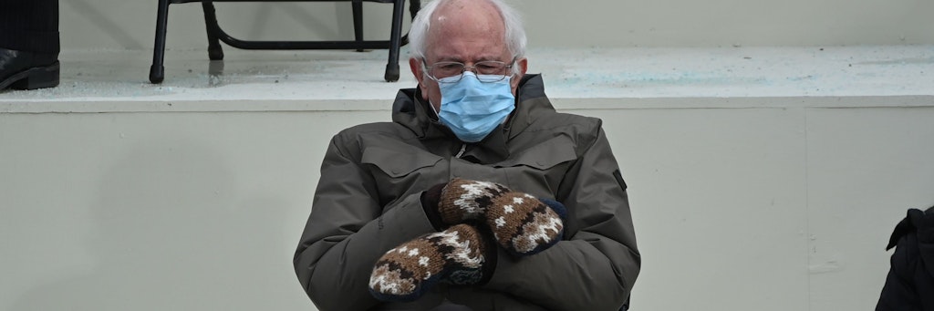 Das Foto von US-Senator Bernie Sanders im Parka und in gemusterten Fäustlingen aus dicker Wolle wurde zum Internet-Hit.