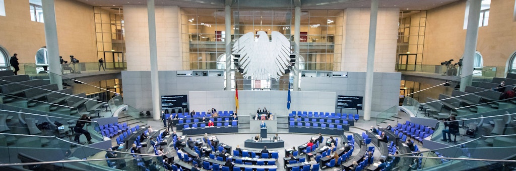 Der Bundestag beschloss die einheitliche Bürgernummer, auf die Dutzende Behörden Zugriff haben sollen.