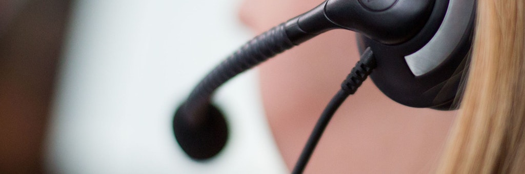 Über eine Beratungs-Hotline bietet die Arbeitsagentur Selbstständigen, Freiberuflern und Künstlern Unterstützung an. 