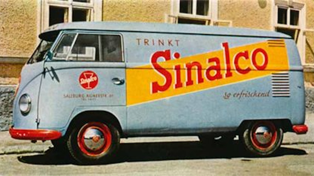 Mit dem VW-Bulli wurden nach der Gründung des Unternehmens Getränke ausgeliefert. 