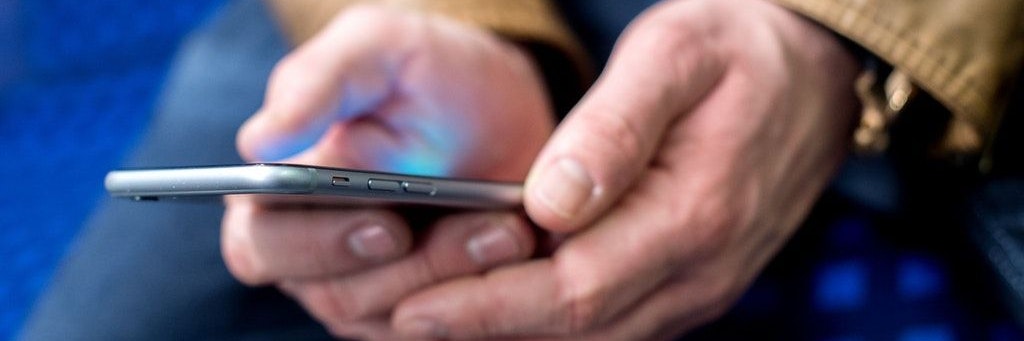 Die Polizei warnt vor betrügerischen SMS mit einer vermeintlichen Paketbenachrichtigung.