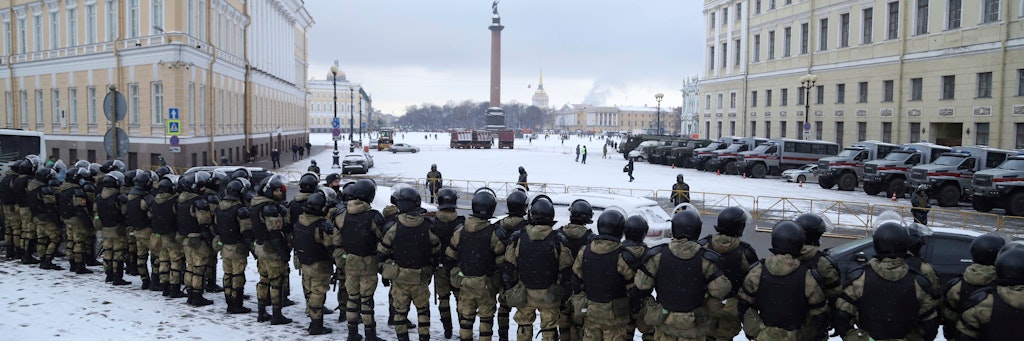 Soldaten der Nationalgarde sind schon am Sonnabend in St. Petersburg im Einsatz.