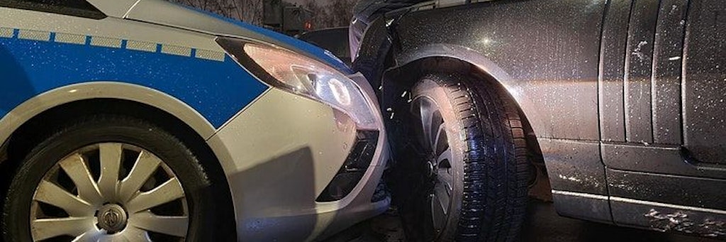 Die Polizei stellte sich dem Fahrer in den Weg.