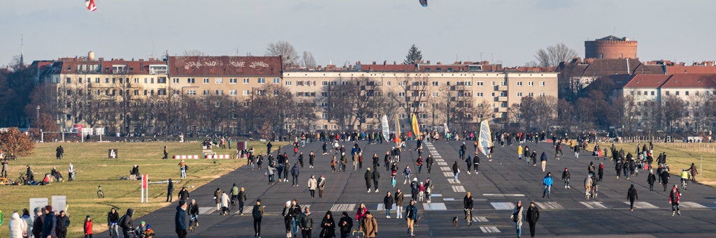 30.12.2020,Berlin,Deutschland,GER,das Tempelhofer Feld,ehemaliger Flughafen Tempelhof. *** 30 12 2020,Berlin,Germany,GER,the Tempelhof field,former Tempelhof airport