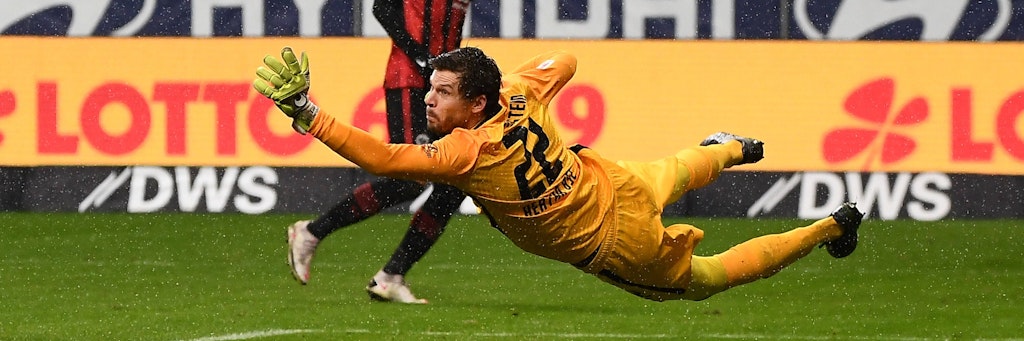 Da fliegt er wieder! Rune Jarstein ist nach einem halben wieder die Nummer 1 im Hertha-Tor.