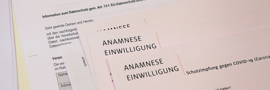 In den Einladungen befinden sich wichtige Dokumente, die ausgefüllt werden müssen.
