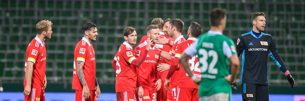 Ein gewohntes Bild dieser Tage: Die Profis des 1. FC Union feiern gemeinsam einen Sieg.