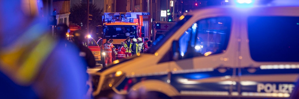 Bei einem Polizeieinsatz in Mülheim ist ein mit einem Gewehr bewaffneter Mann am Mittwoch durch einen Schuss tödlich verletzt worden. 