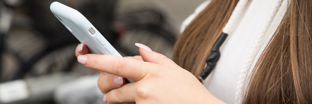 Wer einen geheimen Code ins Smartphone eintippt, muss damit rechnen, dass auch Kriminelle das mitbekommen.
