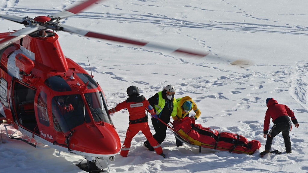 Mit dem Hubschrauber wird Ford in die Klinik gebracht. 