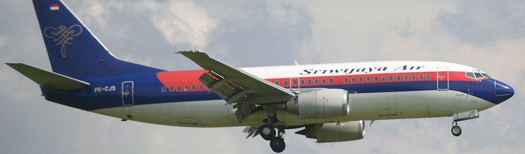 Eine Boeing 737-500 ähnlich wie diese Boeing hier verschwand kurz nach dem Start vom Airport in Jakarta vom Radar.