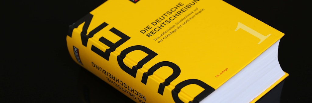 Die 28. Auflage des Duden, erschienen am 12. August 2020.