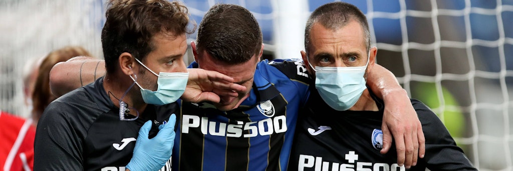 Atalanta Bergamos Robin Gosens weinte vor Schmerzen, als er in der Champions League gegen Young Boys Bern ausgewechselt werden musste.
