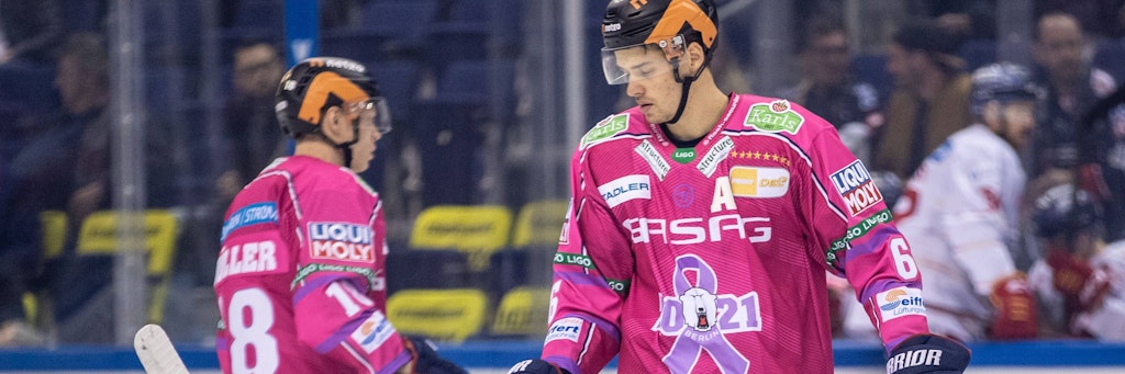 Vize-Kapitän Kai Wissmann steht beim Spiel gegen die DEG stellvertretend für alle Eisbären und die momentane Heim-Stimmung. 