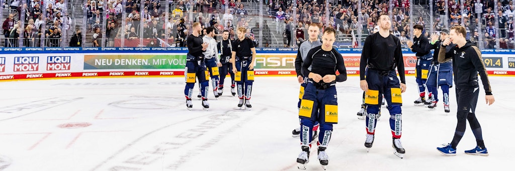 Die Eisbären haben die Nase voll von traurigen „Ehrenrunden“ vor den eigenen Fans ...