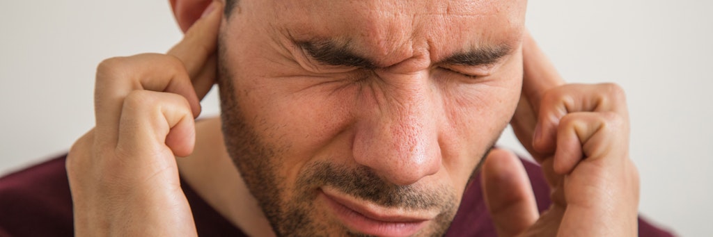 Stress beeinflusst das Hören zum Schlechten: Man nimmt viel mehr störende Geräusche war, die eigentlich im Kopf herausgefiltert würden. 