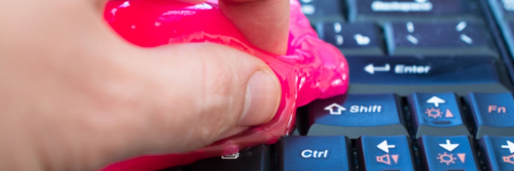 Diese gelartige Knetmasse soll Verunreinigungen von der Tastatur entfernen.