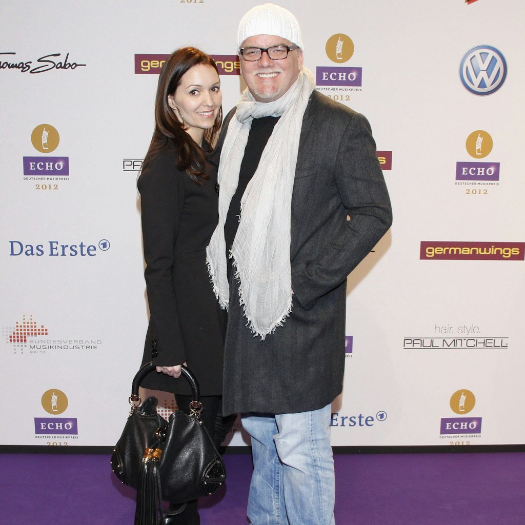 Seit 2001 ist Gerry Friedle alias DJ Ötzi bereits mit seiner großen Liebe Sonja glücklich verheiratet.