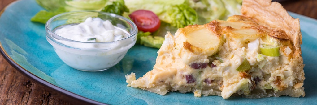 Die Quiche schmeckt warm und kalt gleichermaßen.