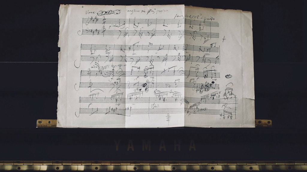 Ein Blatt mit Noten, geschrieben von Ludwig van Beethoven.
