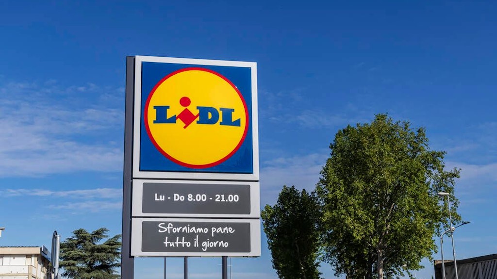 Eine Mutter legte die Leiche ihres Sohnes auf das Kassenband bei Lidl.