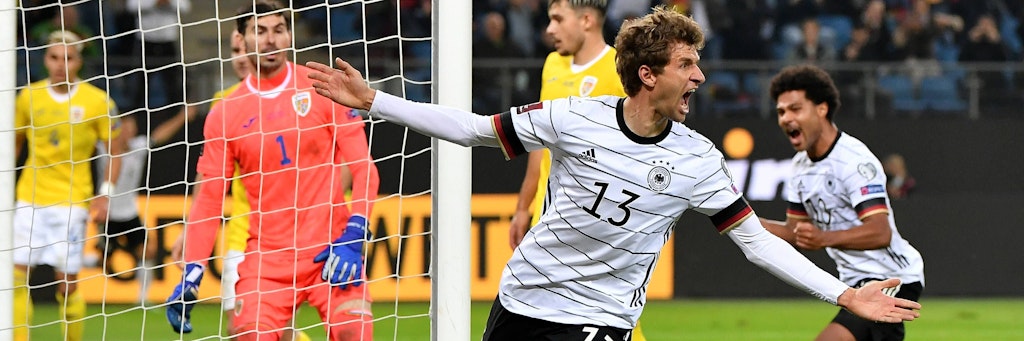Thomas Müller jubelt seine Freude heraus. Als Joker macht er das 2:1-Siegtor gegen Rumänien.