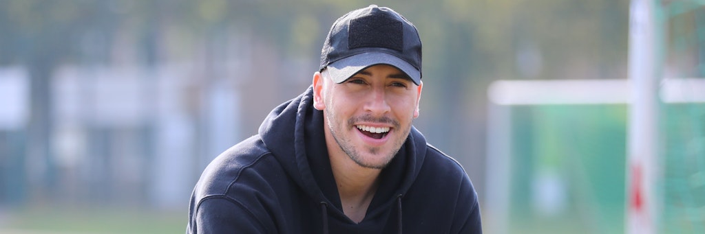 Hat sichtlich Spaß an seinem neuen Leben ohne Fußball: Bernhard Hendl auf Besuch beim BFC Dynamo.