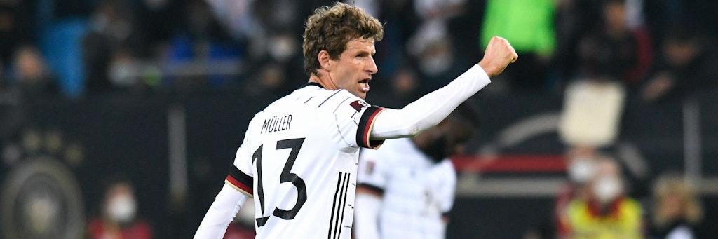 Thomas Müller meldet sich in der Nationalelf gleich mit dem Siegtor gegen Rumänien zurück. 