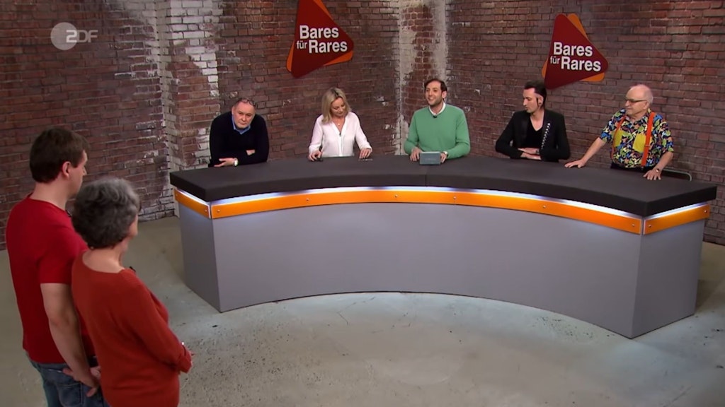 Im „Bares für Rares“-Händlerraum sind alle begeistert von dem Schmuck.