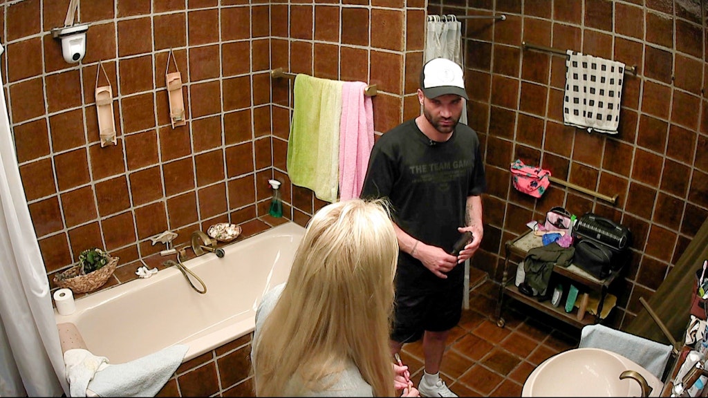Im „Sommerhaus der Stars“ ließ Mike seine Michelle nicht mal alleine ins Badezimmer gehen.