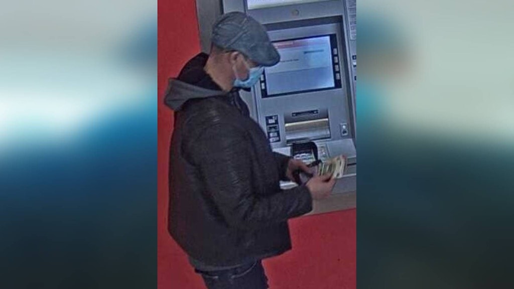 Der unbekannte Mann hob mit der erbeutete EC-Karte Geld ab.