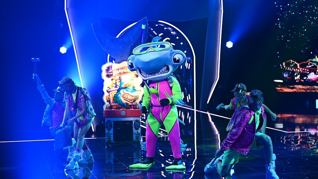 Der Hammerhai sang in der ersten Episode von „The Masked Singer“ den Song „Sledgehammer“.
