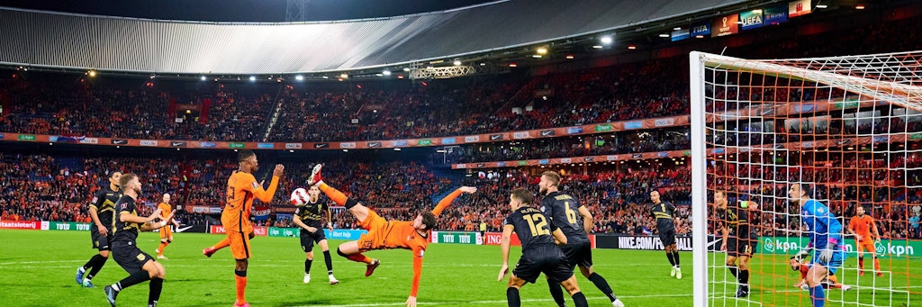 De Kuip, „die Badewanne“ Rotterdams, ist eins der berühmtesten Stadien der Niederlande, in dem auch die Nationalmannschaft gern spielt.