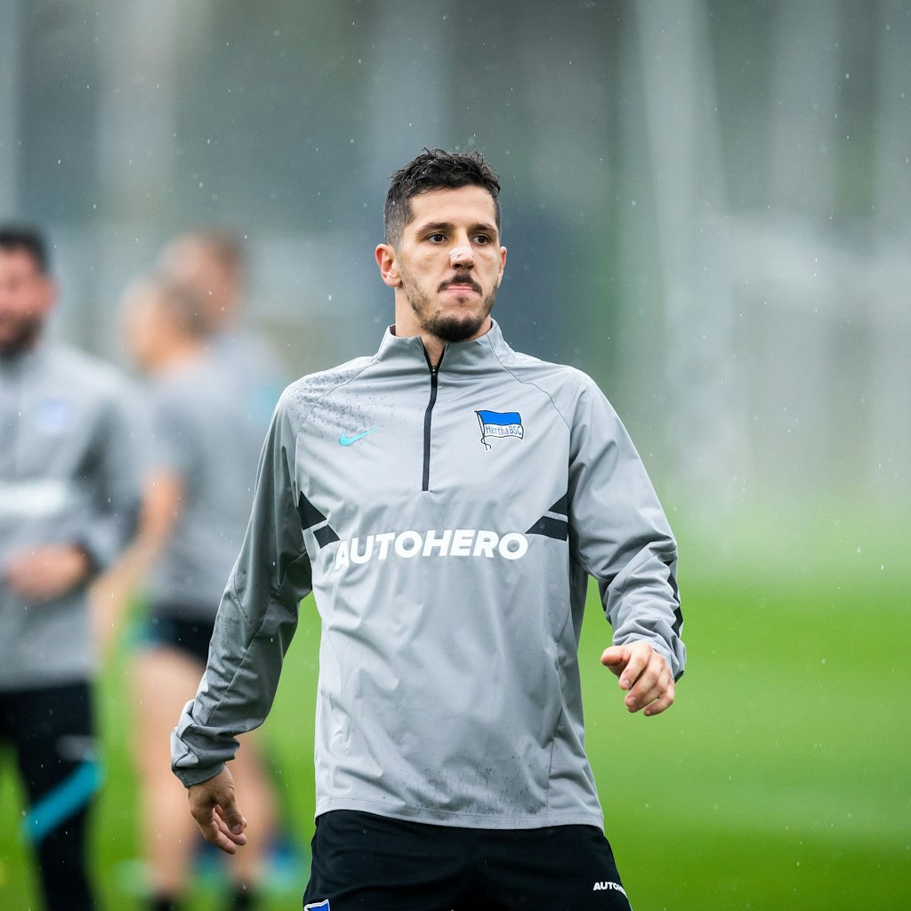 Stevan Jovetic steht bereit. Der dribbelstarke Montenegriner saß aber in Frankfurt auf der Bank.