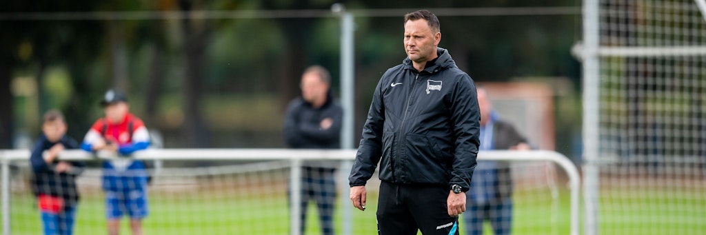 Trainer Pal Dardai schaut genau hin, ob alle Spieler im Training hundert Prozent abliefern.