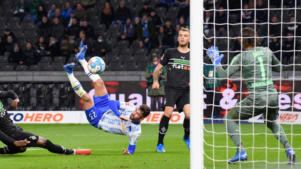 Herthas Richter trifft spektakulär gegen Borussia Mönchengladbach zum 1:0. 