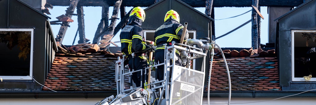 Drei Frauen und ein frühgeborenes Baby sind in dem Mehrfamilienhaus bei einem Brand ums Leben gekommen.