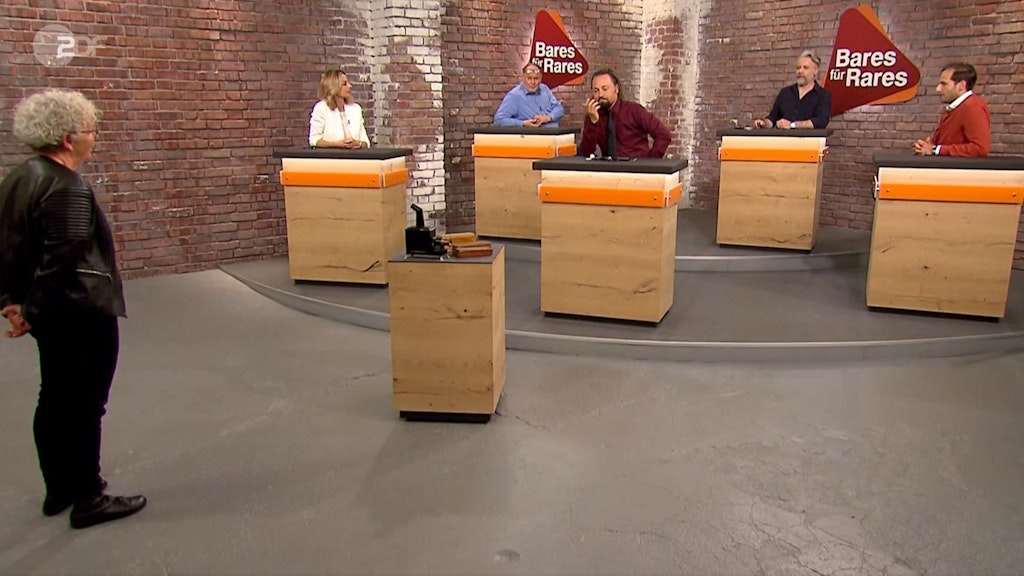 Ilse Dauben bei „Bares für Rares“ im Händlerraum.