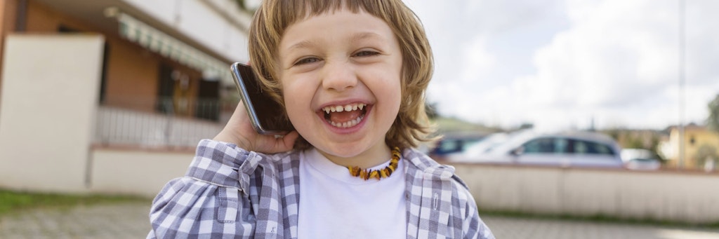 „Wer sein Kind mit einem Handy ruhigstellt, kann ihm gleich Kokain geben!“, erklärt eine Expertin und verrät, warum die Sucht nach dem Handy ähnlich einer Sucht nach Drogen ist.