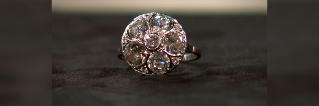 Dieser Ring bei „Bares für Rares“ hat es wirklich in sich und beschert seinem Verkäufer ein kleines Vermögen.