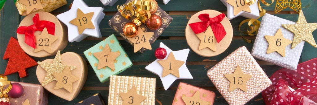 Eltern und Großeltern die ihren Kleinen eine große Freude machen wollen, basteln einen Adventskalender selber. Wir haben Tipps und Ideen für den perfekten Inhalt.