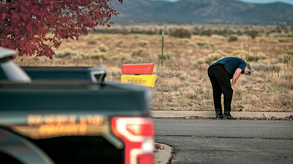Sichtlich mitgenommen: Alec Baldwin nach dem Vorfall auf einem Parkplatz in Santa Fe