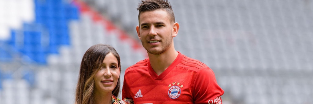 Lucas Hernandez vom FC Bayern München und seine Frau Amelia Ossa Llorente. 