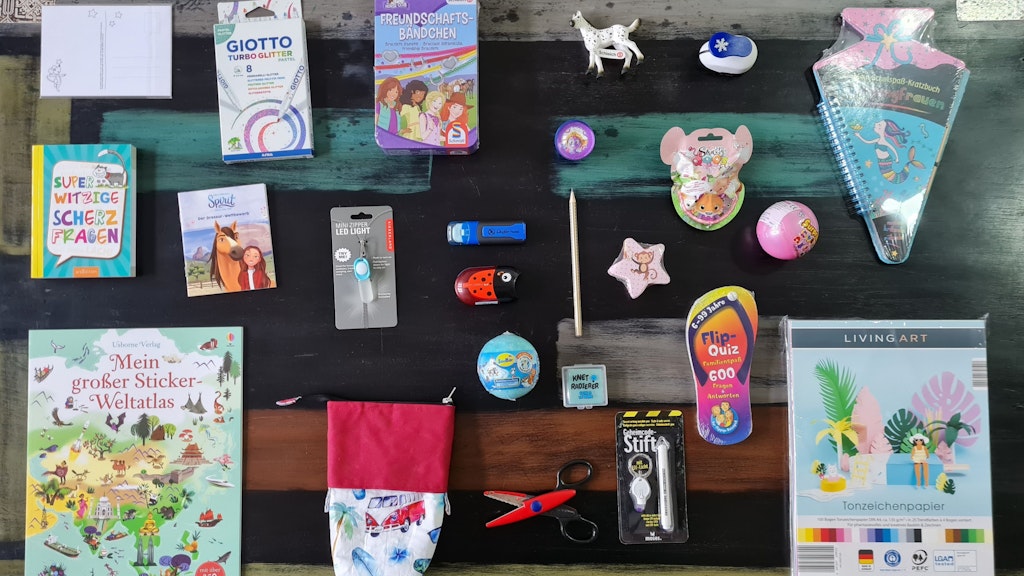 Überraschen Sie doch mal ihr Kind oder Enkelkind. In diesem Jahr gibt es den Adventskalender nicht aus dem Supermarkt, sondern mit viel Liebe selbst gemacht. 24 Kleinigkeiten sind schnell gefunden.