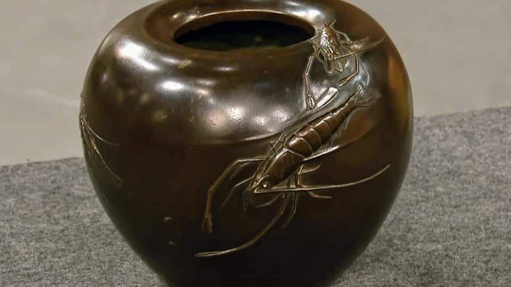 Diese Bronze-Vase hat „Bares für Rares“-Händler Markus Wildhagen in der Sendung gekauft und bietet sie nun zum Weiterverkauf an.