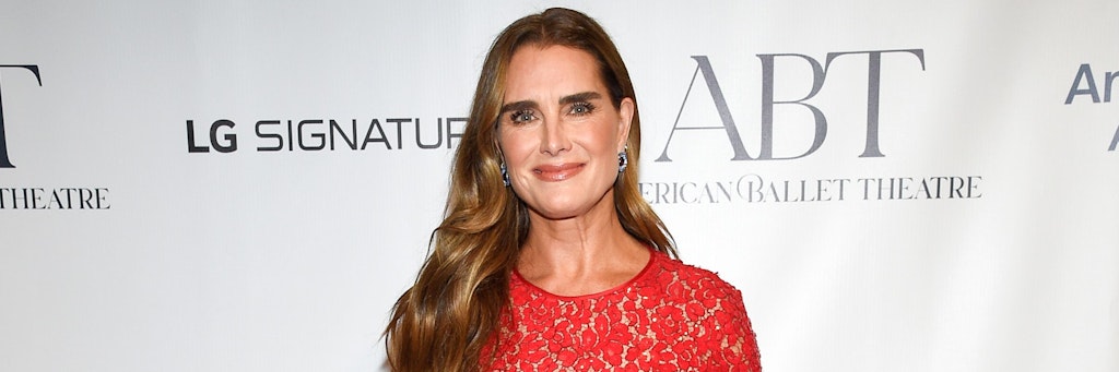 Nur neun Monate, nachdem sie sich einen schweren Oberschenkelknochenbruch zuzog, gab Brooke Shields nune beim Herbstball des American Ballet Theatres in New York ein wundersames Comeback.