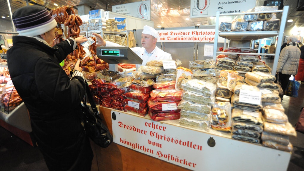 Wurstwaren und Stollen aus dem Osten sollen auch auf der Ostpro auf der Trabrennbahn angeboten werden. 