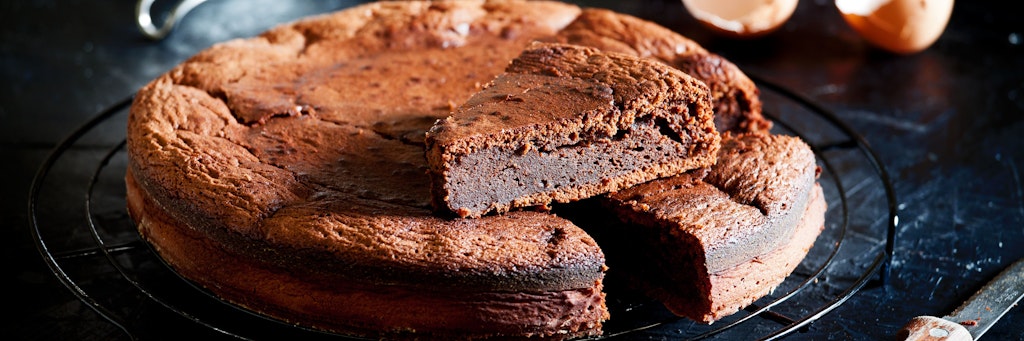 Kuchen backen ohne Aufwand? Das geht mit diesem Rezept für Schokokuchen ganz leicht! Und: Dieser leckere Kuchen braucht nur drei Zutaten...
