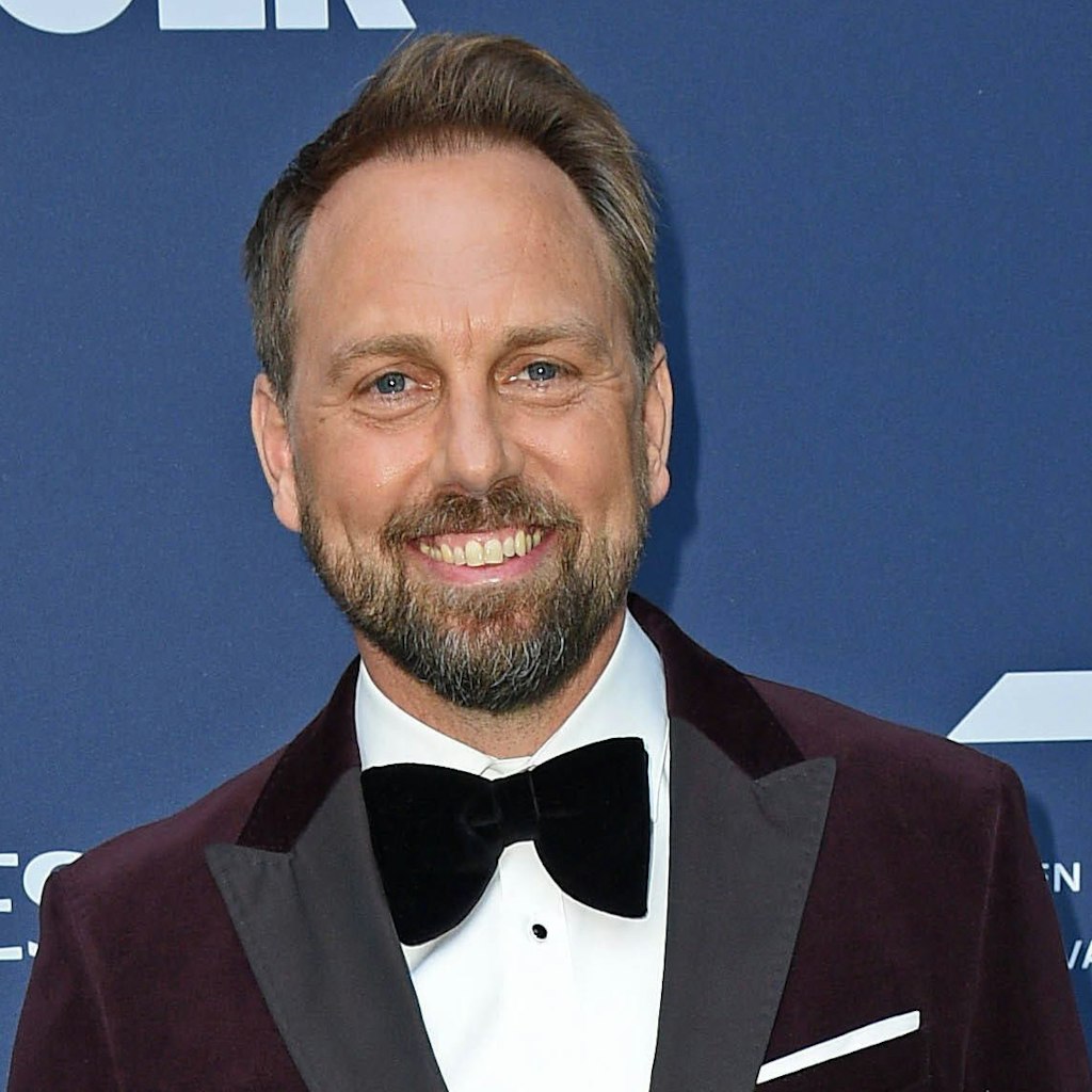 Steven Gätjen sitzt in der dritten Folge von „The Masked Singer“ im Rateteam.