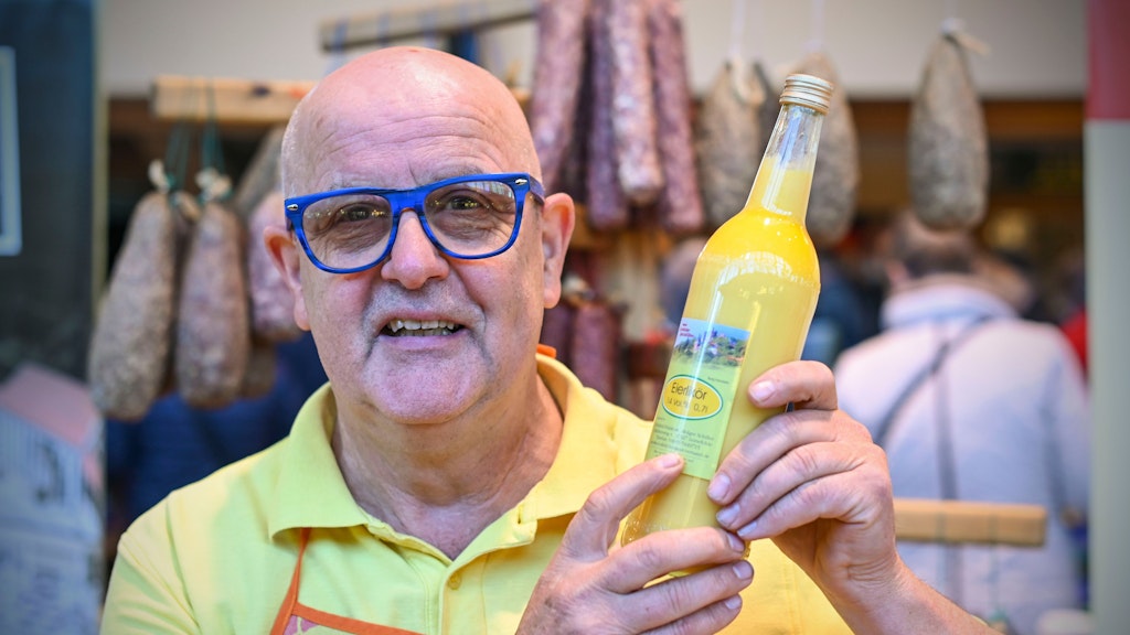 Holger Schiller will seinen Eierlikör an Mann und Frau bringen. <br>
